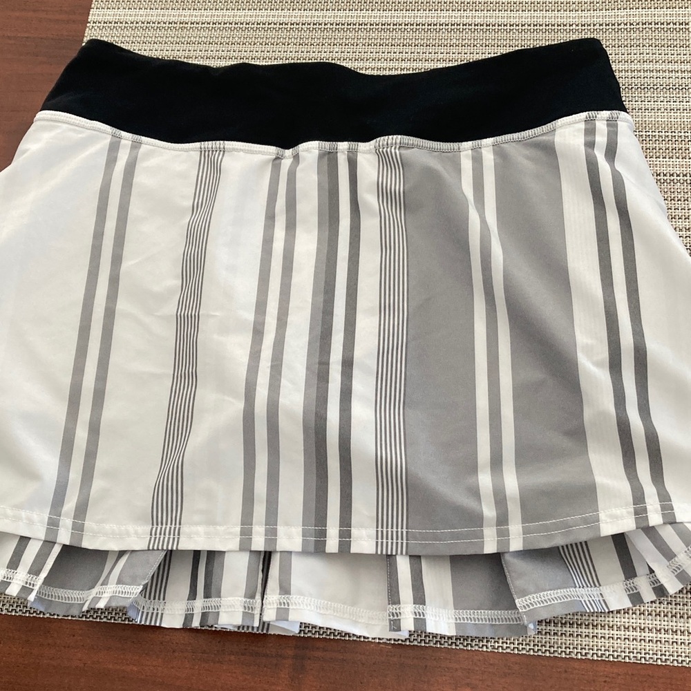 lululemon athletica Black and White Striped Skirt size 4Tall